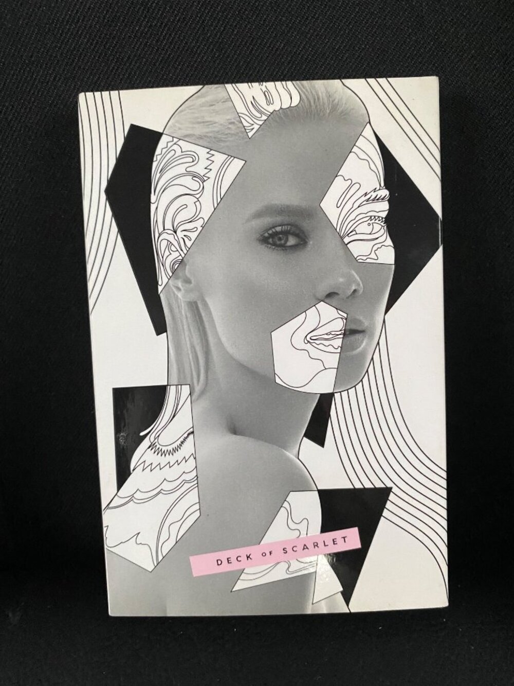 Deck Of Scarlet Edition No. 12 Palette With Eyeshadow Blush & Highlighter NEW